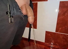 Small uncut load of shit pissing