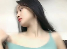 Gái xinh show hàng vú đẹp trên live