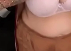 Zara Aunty Showing Big Boobs