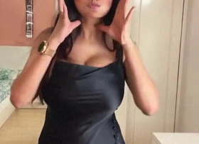 Anveshi Jain upon Black bra alongside big boobs upon live innings