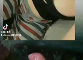 Me calentó estás tetas y me masturbo