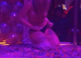 Alexis Texas bailando en el Stripclub DejaVu girls de Tijuana, 11- 23- 2019