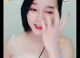 Pretty short-haired doll on Uplive