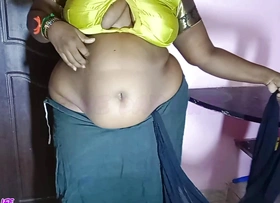 Tamil desi wife moves and dances obscenely