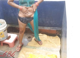 Padosab ko nahate huye dekha, indian lady bathing