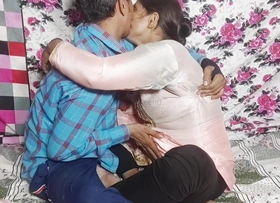 Chacheri badi bhabhi ko ghar bulakar ki jabardast chudai