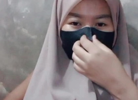 Horny Indonesian hijab asks to be fucked