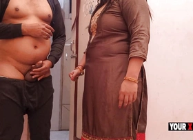 Punjabi Jatti caught bihari masturbate close by her bathroom and punish him