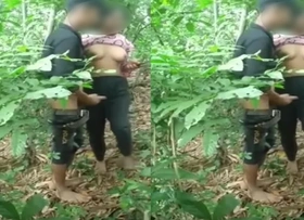 Bangladeshi college pupil with classmate give jungle, mms desi sex outdoors. Unladylike SEX WITH LOVER give JUNGLE
