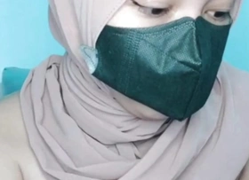 Already horny, this Hijab girl is Jerk until wet