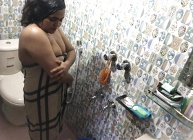 While taking a bath in the bathroom, Bhabhi and Devar had sex together