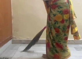 Apni Maid Ko Lalach Dekar Khoob Choda Malik Ne Uski Gand ko