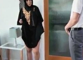 Arab mature housewife