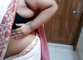 (Tamil hot aunty saree striping) Aunty Ko Jabardast Chudai aur maja karti hua - Hindi Clear Audio