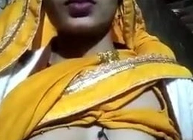 Desi bhabhi ke dudh