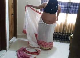 (Sasurji Ne Apne Bete Ki Patni Ke Sath Chudai) Father-in-law bonks daughter-in-law space fully wearing saree - Hindi Audio