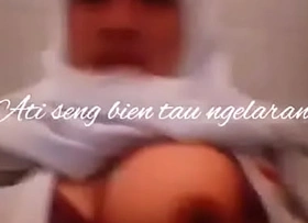 Indonesian Bus Girl With a Big Knockers Broadcast Be expeditious for Her Boobs In Bus Result in the loo